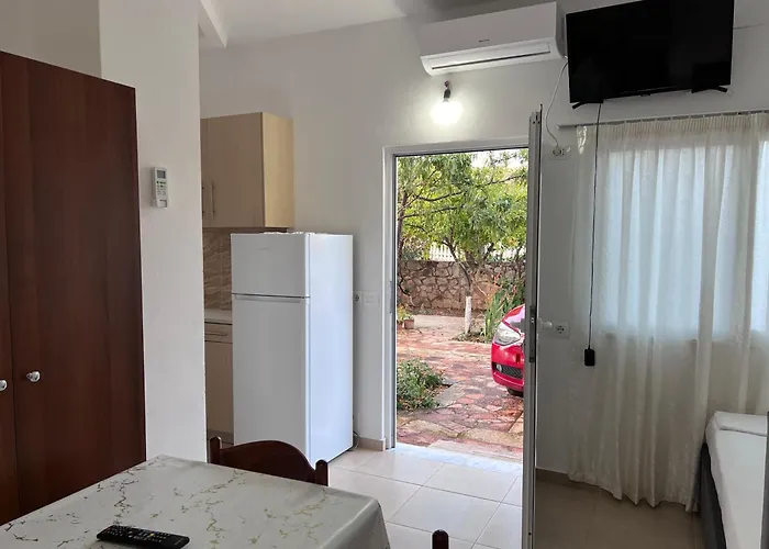 Albi Πανσιόν Εξαμίλιο